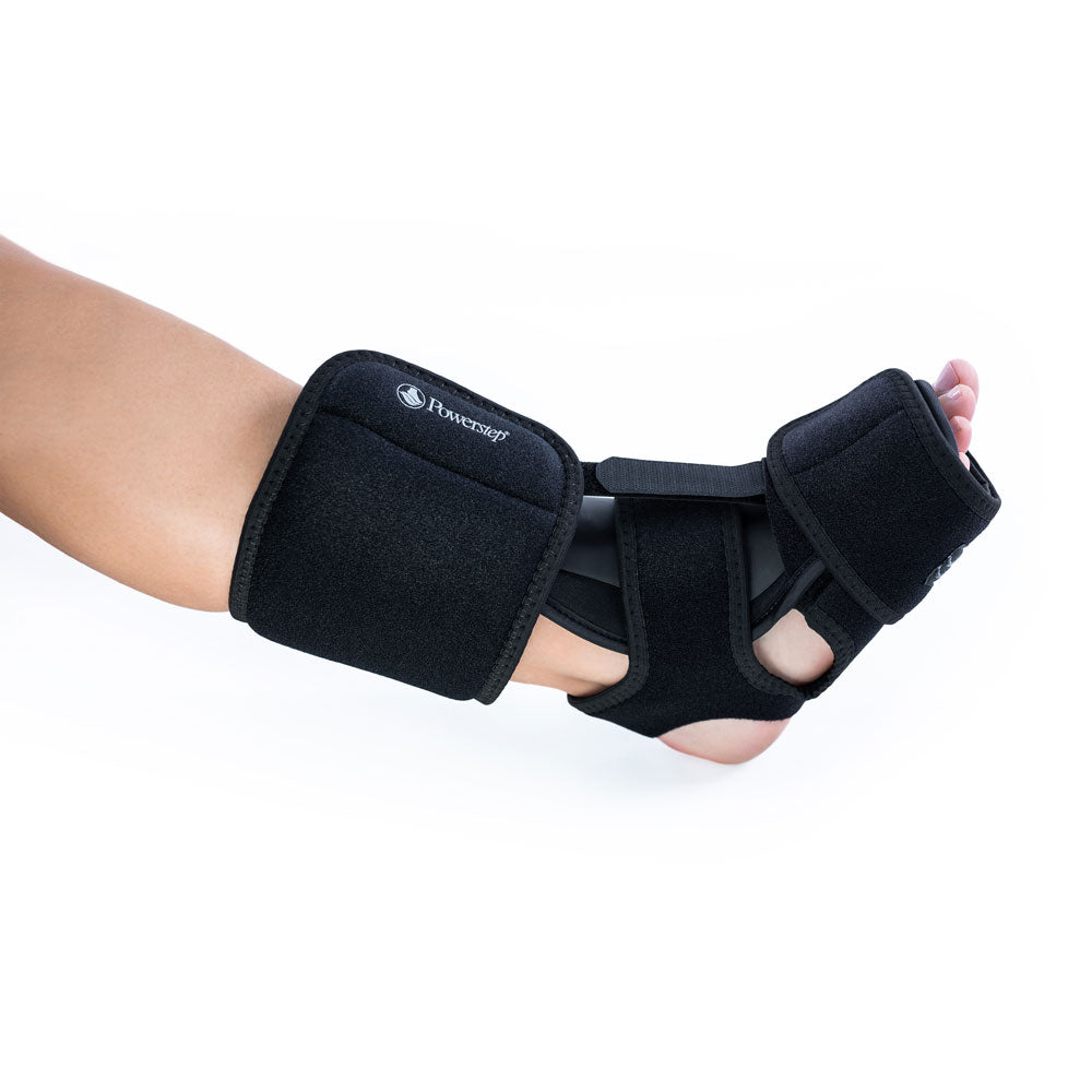 PowerStep Dorsal Night Splint for men and women, stretches the plantar fascia to reduce inflammation and pain, less bulky than traditional night splints, relief of pain and discomfort associated with plantar fasciitis and achilles tendonitis, opening at heel prevent migration during sleep, Plantar fasciitis (mild to severe or chronic), Achilles tendonitis, heel and arch pain, calf muscle cramps, muscle tightening, and runners’ cramps, adjustable flexion strap for adjustable closures and controlled stretch